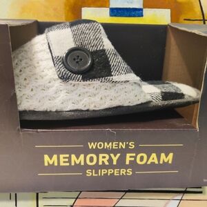 NEW!!! Women’s Memory Foam Slippers - Sz 7-8